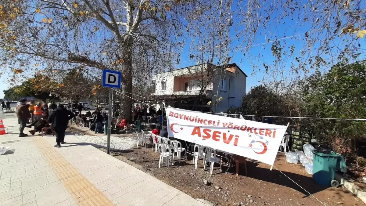 Narlıkuyu Boyuninceli yörüklerinden aşevinde depremzedelere ücretsiz yemek