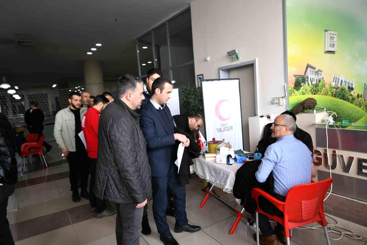 Pursaklar\'da deprem bölgesi için kan bağışı seferberliği