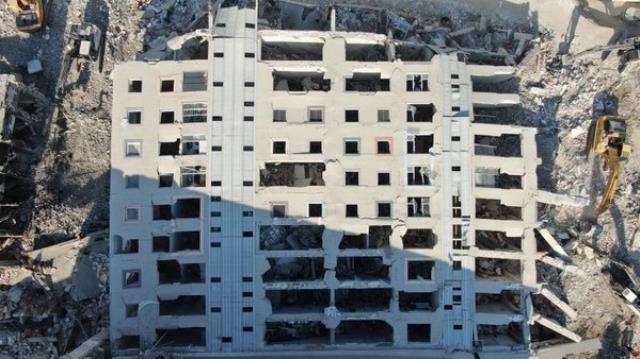 Rönesans Rezidans'la ilgili vahim iddia: Toplanma alanına çıkarılan yüzlerce kişi 2. depremde enkaz altında kaldı