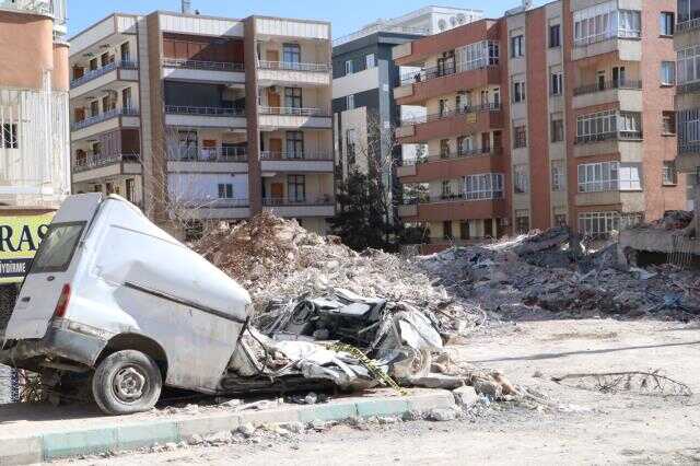 Şanlıurfa'da depremde 14 kişinin hayatını kaybettiği apartmanın inşaat mühendisi tutuklandı Şanlıurfa'da depremde 14 kişinin hayatını kaybettiği apartmanın inşaat mühendisi tutuklandı
