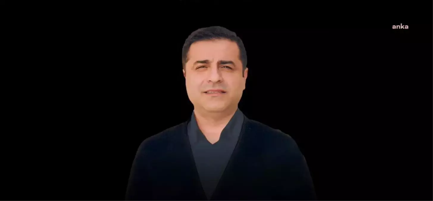 Selahattin Demirtaş: "Madem Kamunun Elinde ve Erdoğan\'ın Kontrolünde Deprem İçin Rahatlıkla Kullanılabilecek Bu Kadar Para Vardı, Ne Diye On Binlerce...