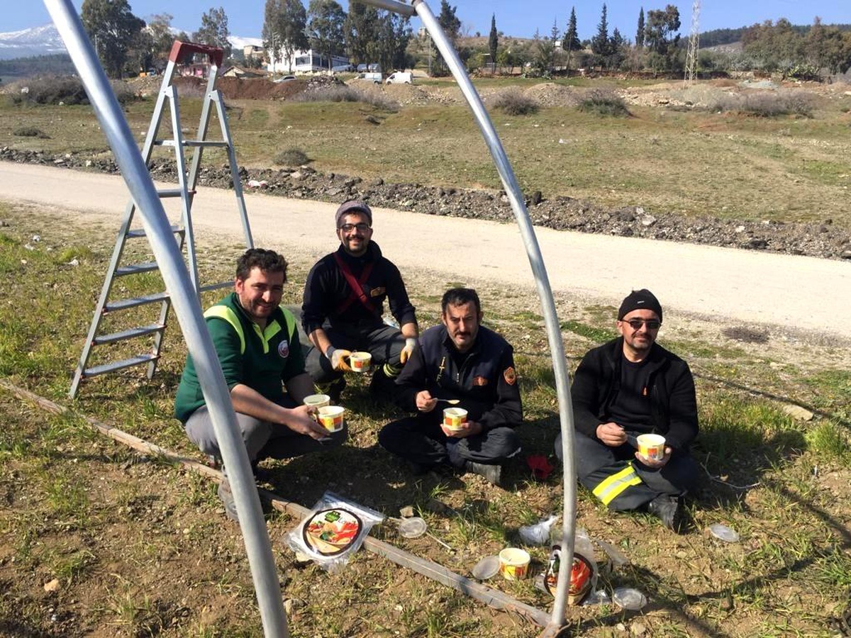 Tosya Belediyesi, deprem bölgesinde 30 çadır kuruyor