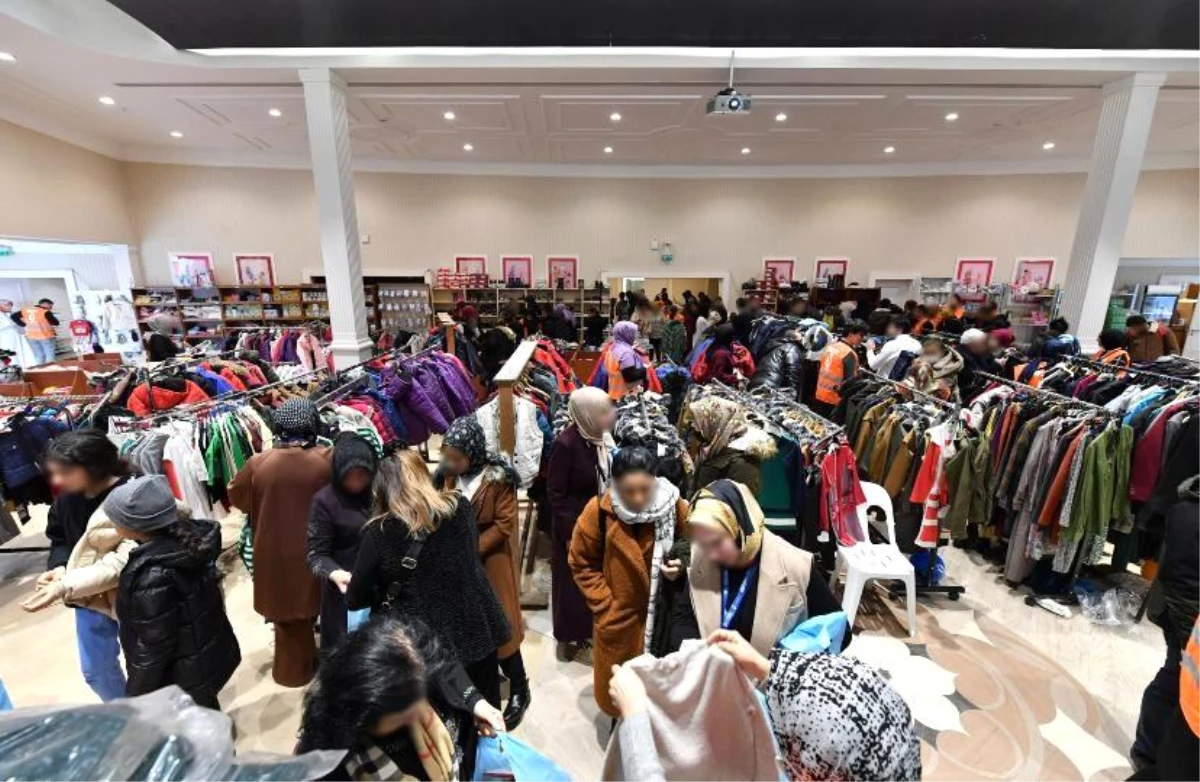 Üsküdar Belediyesi İstanbul\'a gelen depremzedeler için sosyal market açtı