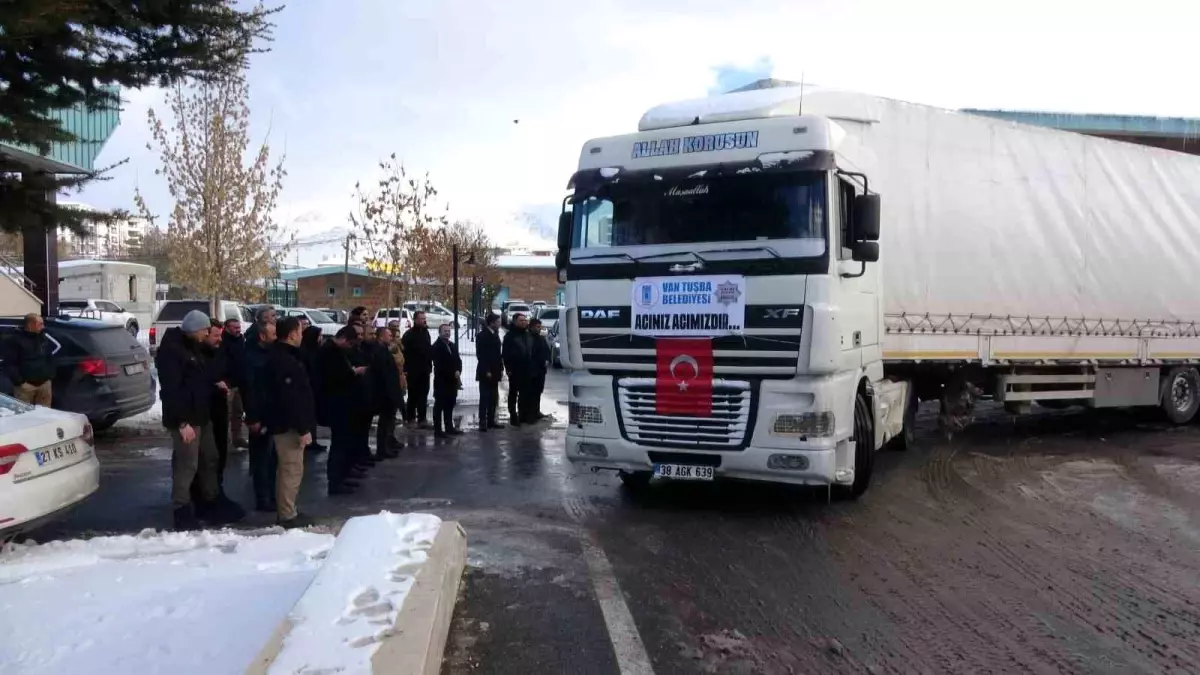 Van\'dan yeni yardım tırları deprem bölgesine gönderildi