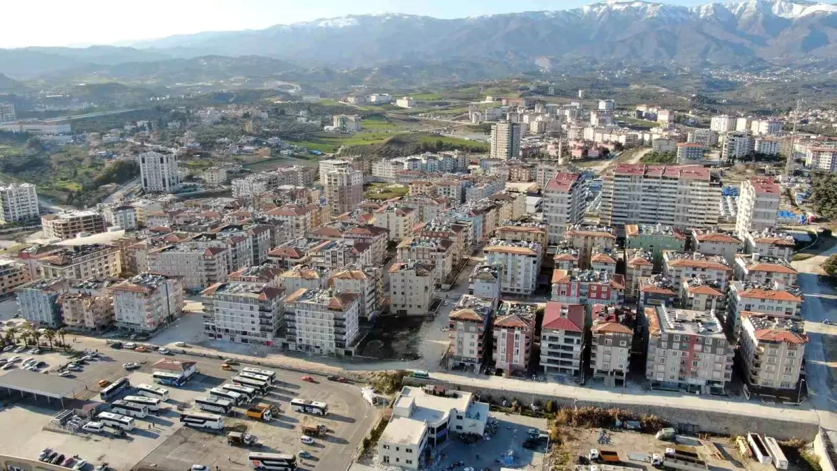 Yerle bir olan Hatay\'ın bu mahallesinde hiçbir ev yıkılmadı