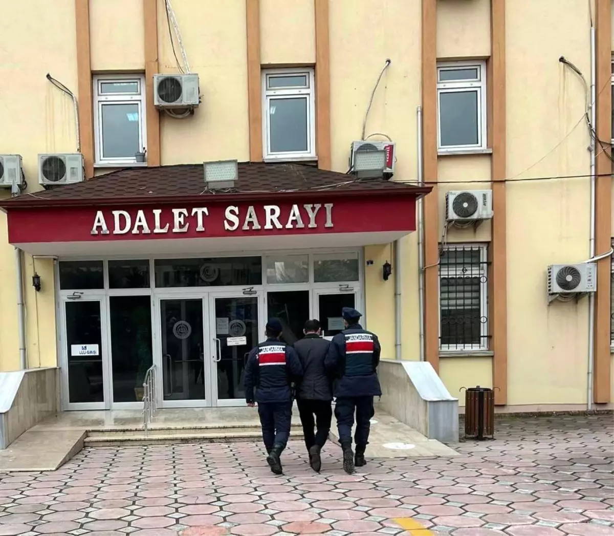 17 yıl hapis cezasıyla aranan şahıs jandarma operasyonuyla yakalandı