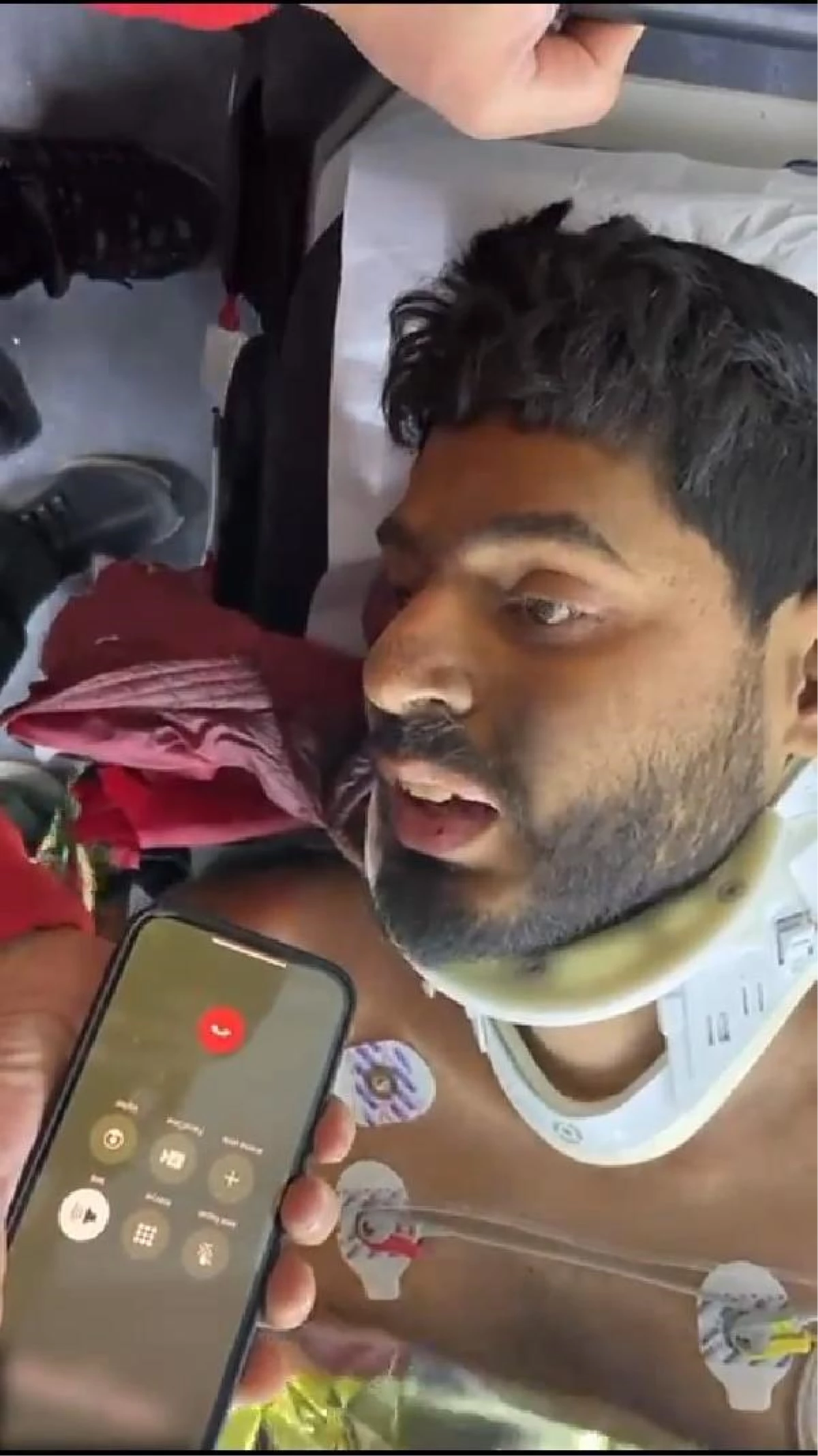 Bakan Koca, 261\'inci saatte enkazdan çıkarılan Mustafa\'nın telefon görüşmesi anını paylaştı