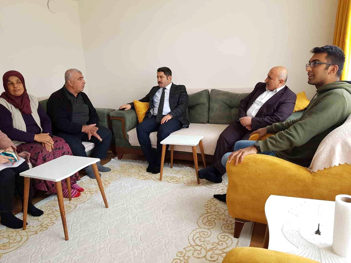 Bozkurtoğlu ve Ünlü depremzedelere ziyaret etti