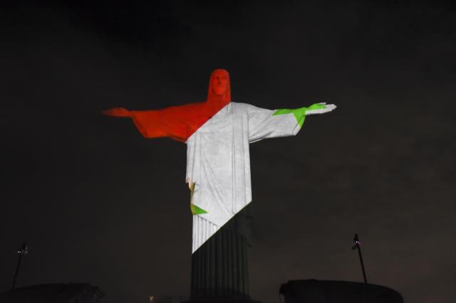Brezilya'da Kurtarıcı İsa heykeli Türkiye ve Suriye'deki depremlerde hayatını kaybedenler anısına aydınlatıldı