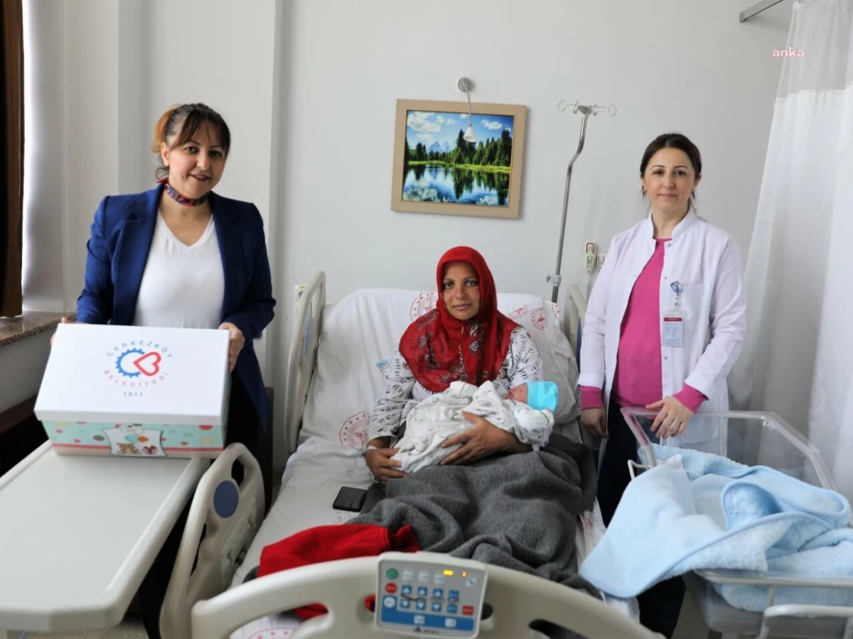 Çerkezköy Belediyesi\'nden Kentte Doğan Depremzede Miraç Bebeğe Ziyaret