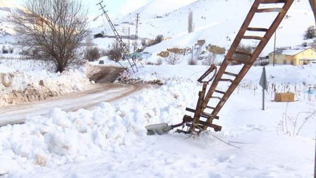 Deprem Adıyaman'ın köyünde tarlaları 3 metre yükseltti Deprem Adıyaman'ın köyünde tarlaları 3 metre yükseltti