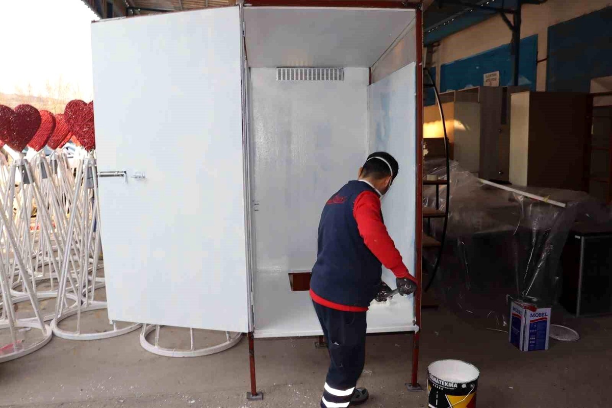 Deprem bölgesi için portatif tuvalet üretimine başlandı
