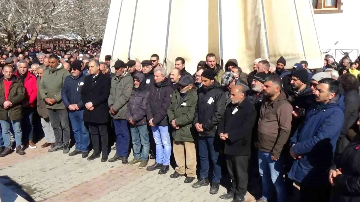 Depremde hayatını kaybeden akademisyen son yolculuğuna uğurlandı