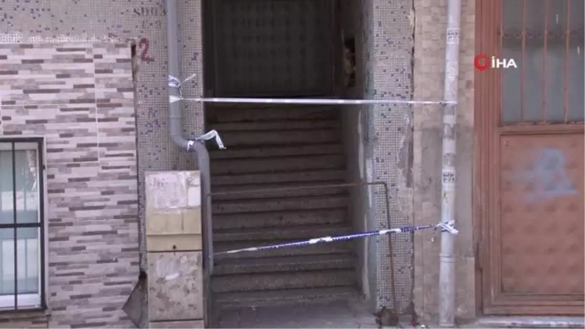 Esenler\'de çatlak olan 2 bina boşaltıldı