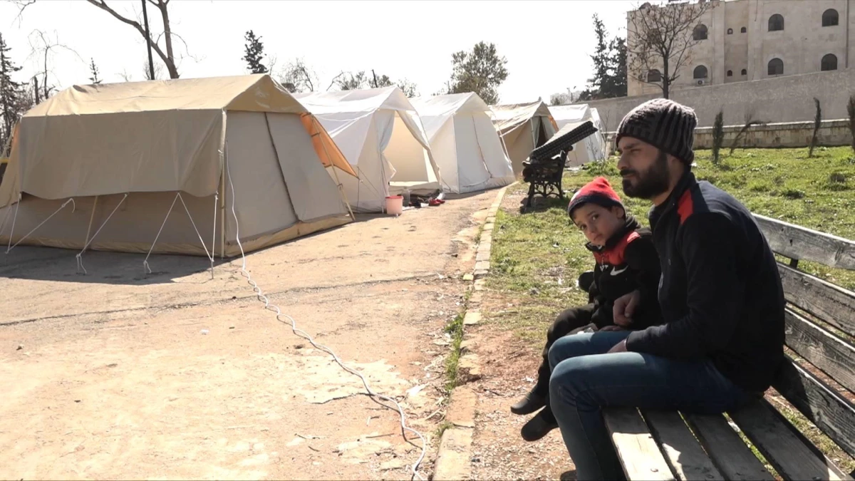 Halepliler Deprem Korkusuyla Parklara Kurulan Çadırlarda Yaşıyor