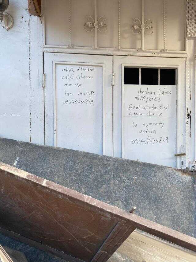 Hatay'da enkazda yakınlarını bulamayınca mesaj bıraktı: Enkazda ceset çıkaran olur ise beni arasın Hatay'da enkazda yakınlarını bulamayınca mesaj bıraktı: Enkazda ceset çıkaran olur ise beni arasın
