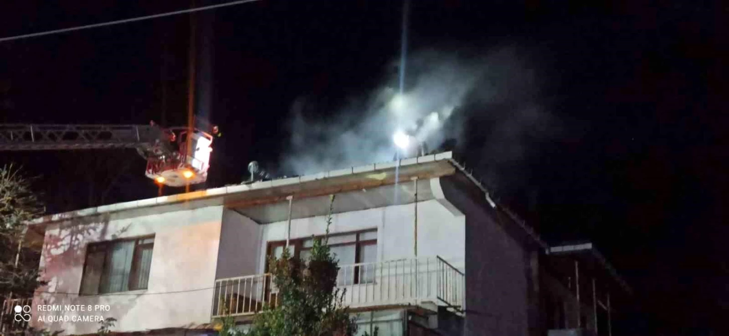 İki katlı evin bacasında çıkan yangın söndürüldü