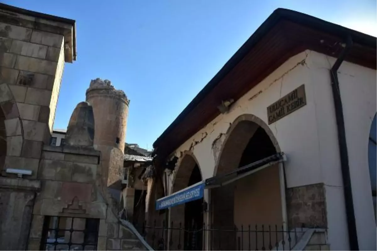 KAHRAMANMARAŞ\'TAKİ 39 TARİHİ CAMİ, DEPREMDE HASAR GÖRDÜ