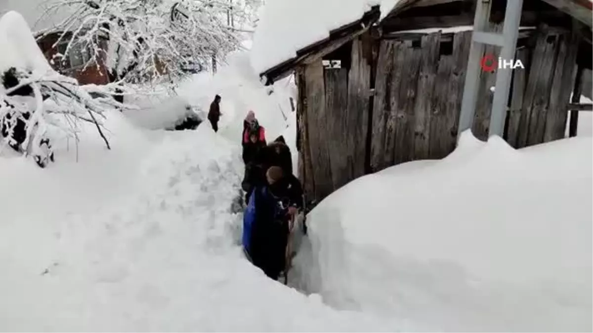 Karda mahsur kalan hasta AFAD ekiplerince kurtarıldı