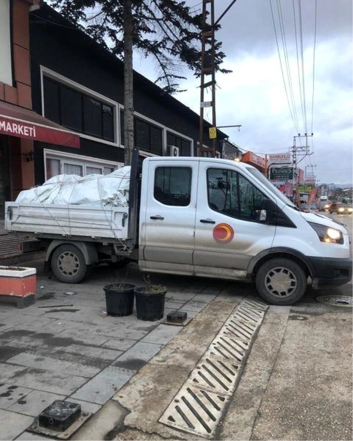 Kastamonu Belediyesi deprem bölgesine 22 araçla yardım ulaştırdı