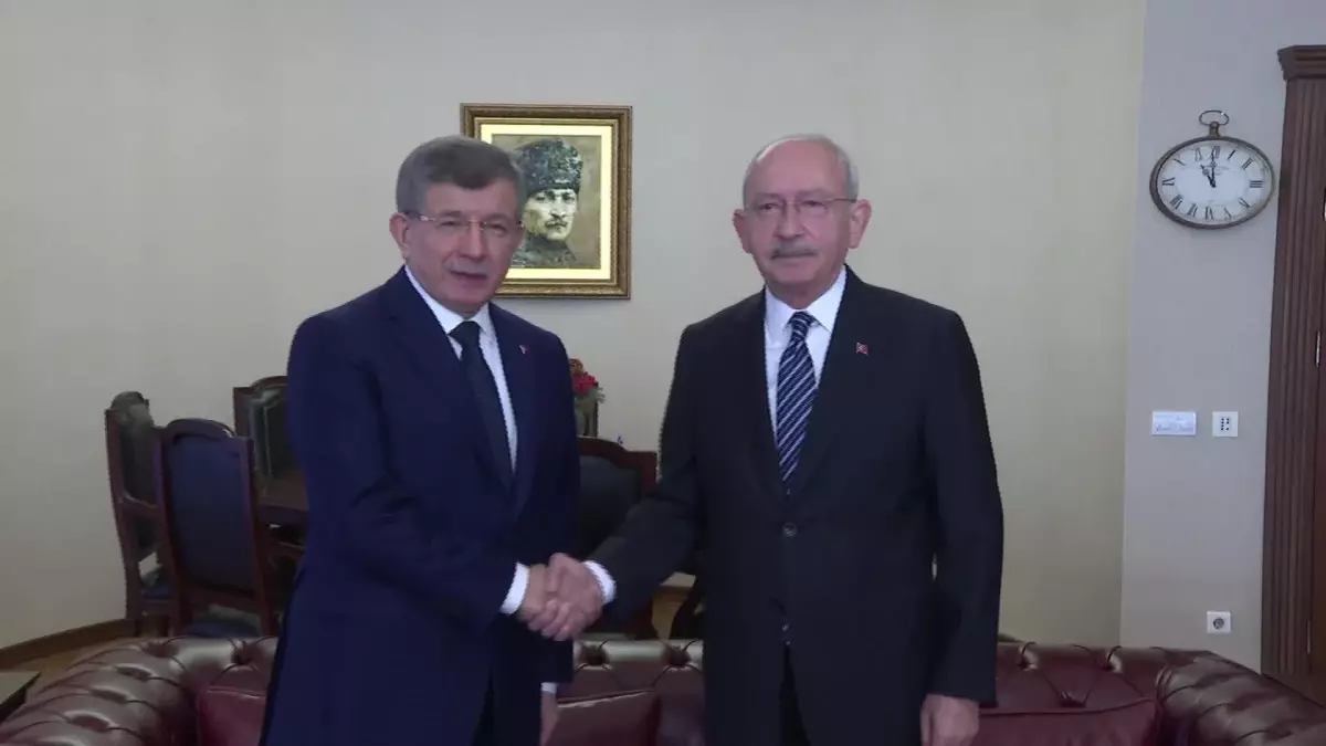 Kılıçdaroğlu, Davutoğlu ile Görüştü