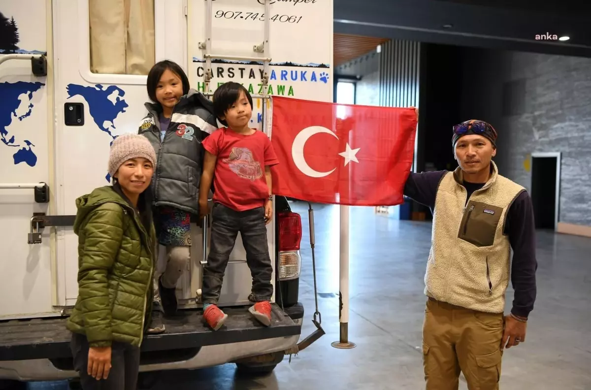 Konyaaltı Belediyesi\'nin Depremzedelere Yönelik Yardım Çalışmasına Japon Aileden Destek