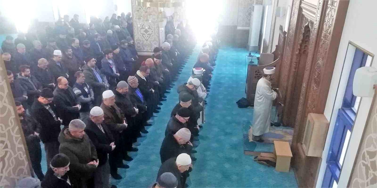 Manyas\'ta depremzedeler için gıyabi cenaze namazı kılındı