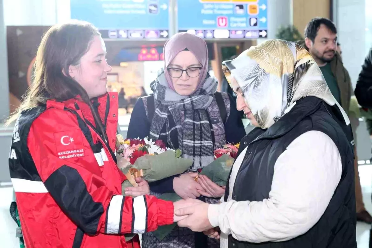 SAK-E havalimanında çiçeklerle karşılandı