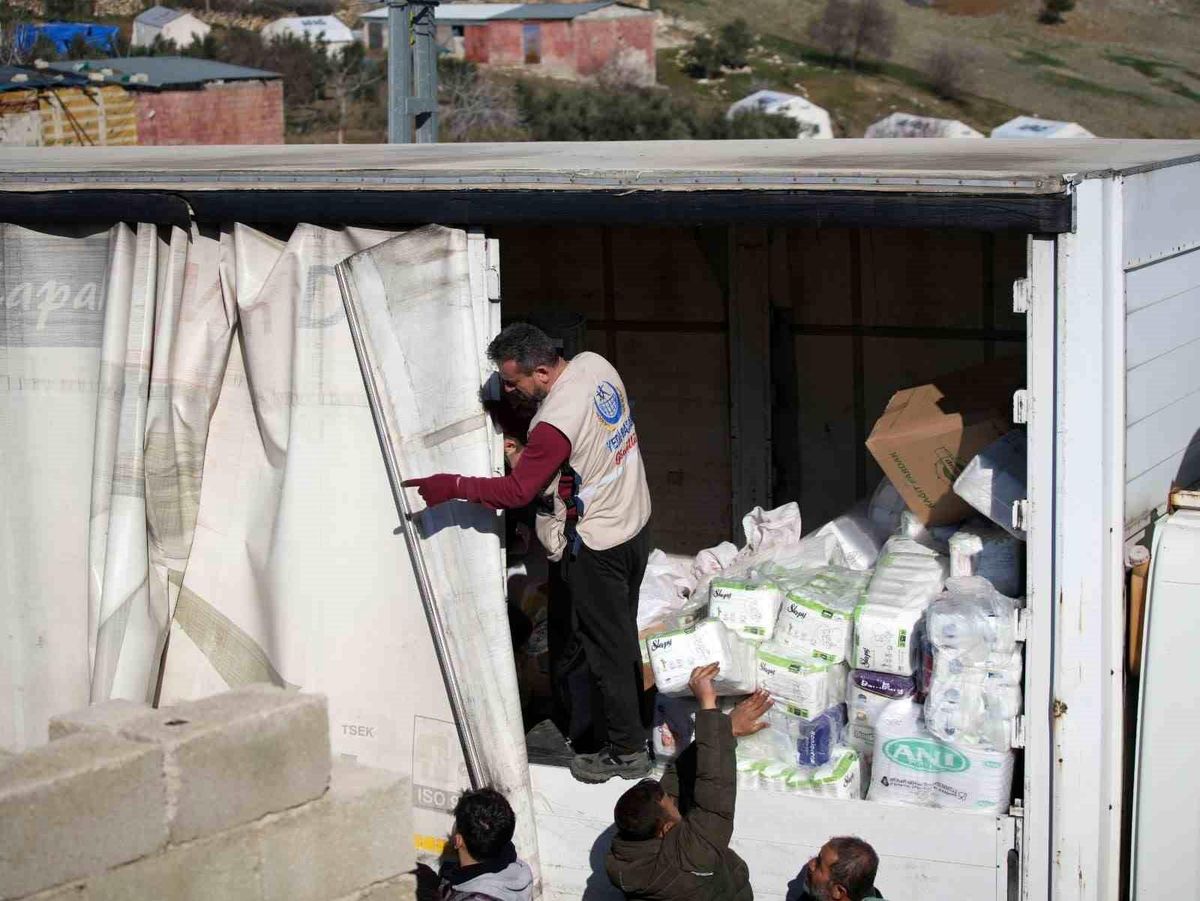 Yedi Başak Derneği\'nin yardım seferberliği sürüyor