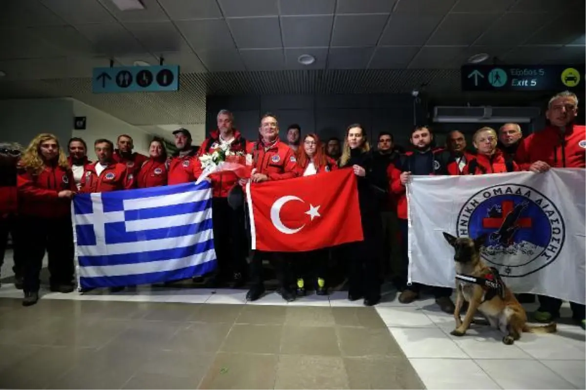 Yunanistan ekibi ülkesine alkışlarla döndü