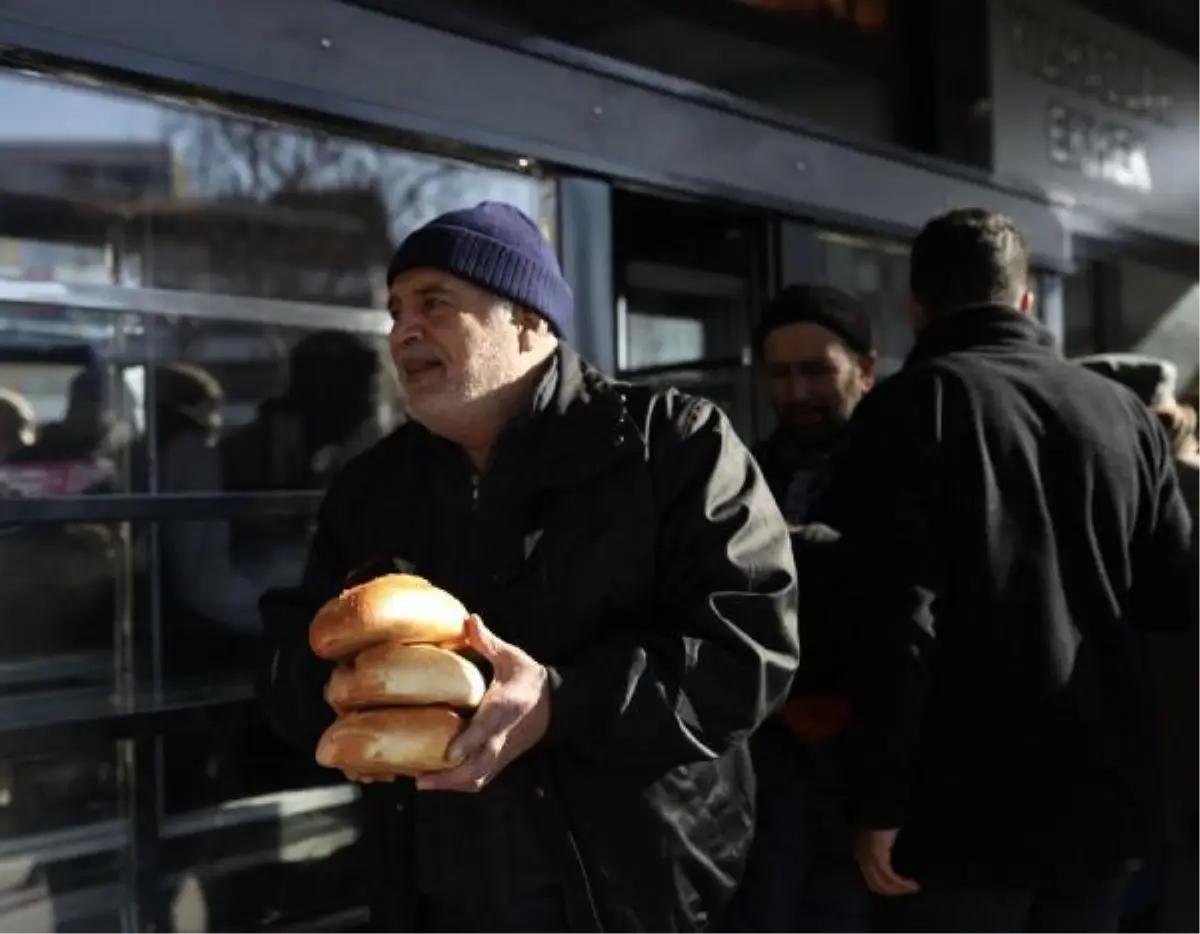 Adıyaman\'da depremzedeler için taze ekmek üretiliyor