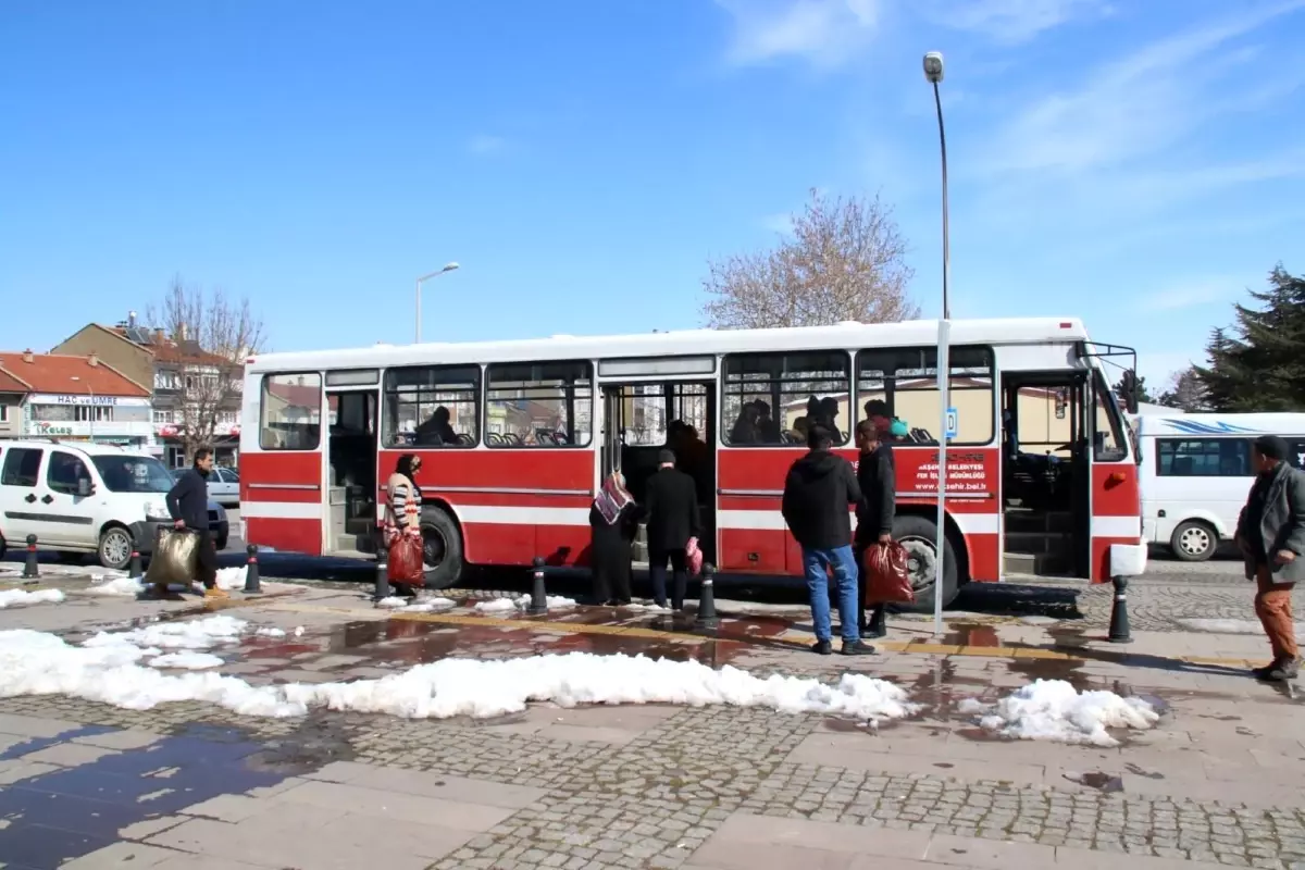 Akşehir Belediyesi'nden depremzedeler için ücretsiz servis