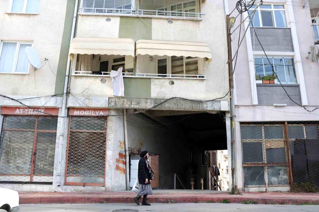 Altından sokak geçen apartman deprem sonrası tekrar akıllara geldi Altından sokak geçen apartman deprem sonrası tekrar akıllara geldi