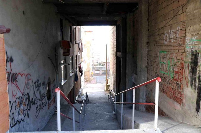 Altından sokak geçen apartman deprem sonrası tekrar akıllara geldi Altından sokak geçen apartman deprem sonrası tekrar akıllara geldi