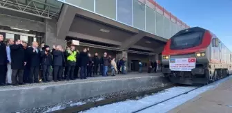 Azerbaycan'dan gönderilen yardım treni Kars'a ulaştı