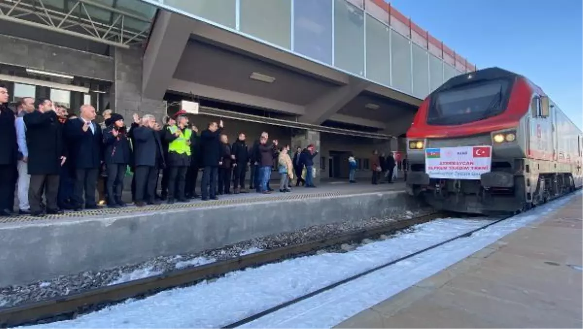 Azerbaycan\'dan gönderilen yardım treni Kars\'a ulaştı