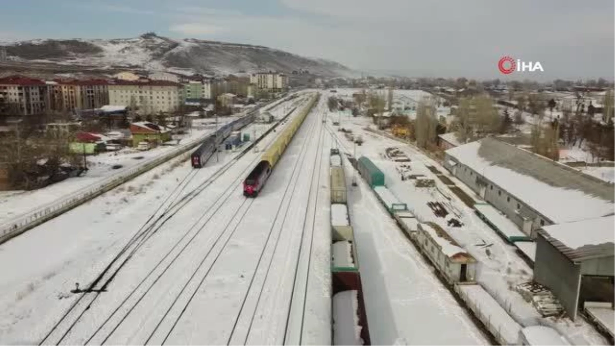 Azerbaycan\'ın yardım treni Kars\'a ulaştı