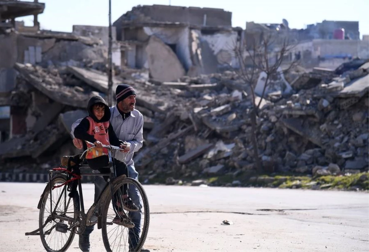 Deprem Sonrası Gidecek Yeri ve Parası Olmayan Suriyeliler Parklara Sığındı