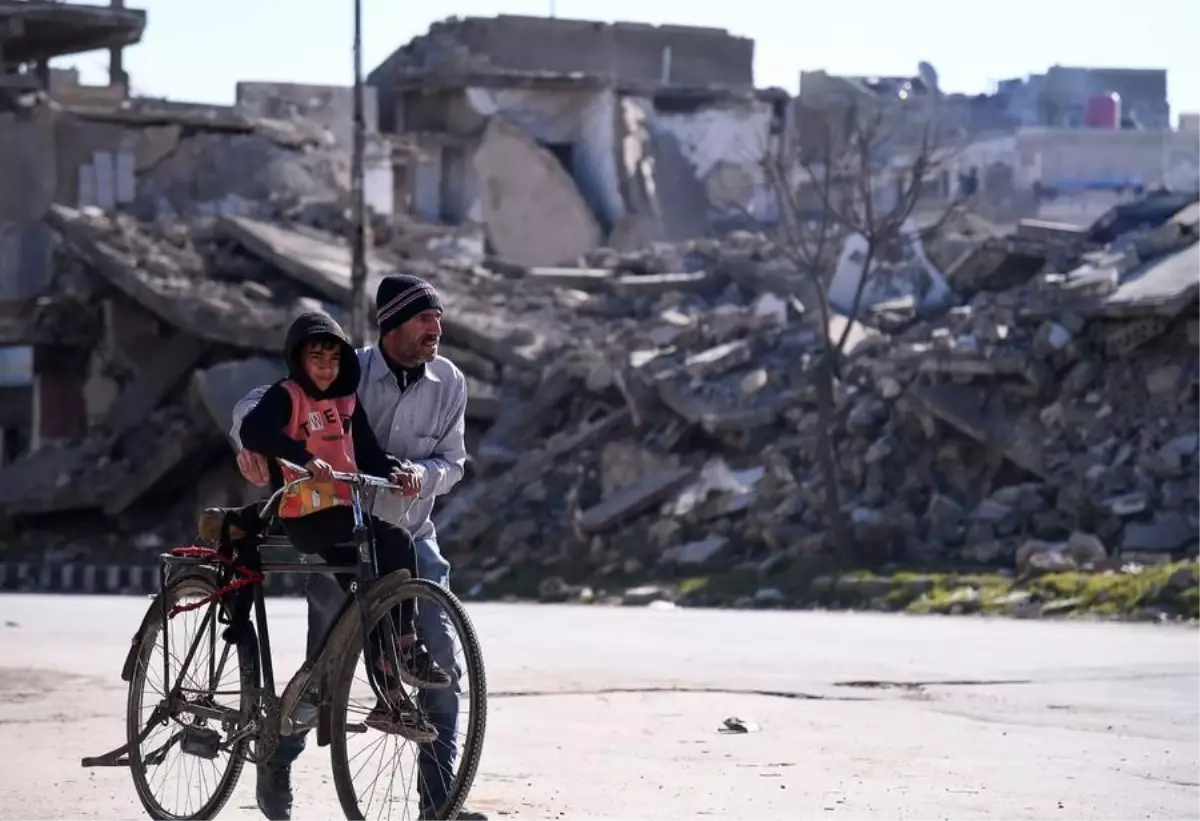 Deprem Sonrası Gidecek Yeri ve Parası Olmayan Suriyeliler Parklara Sığındı