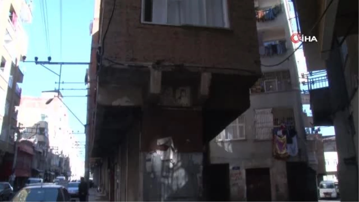 Diyarbakır\'da giriş katı hariç kolonları olmayan bina depremlere rağmen ayakta