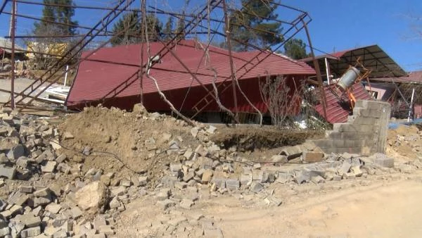 Fay hattı üzerindeki 55 haneli Kuyumcular Köyü'nde depremden sonra 3 ev kaldı