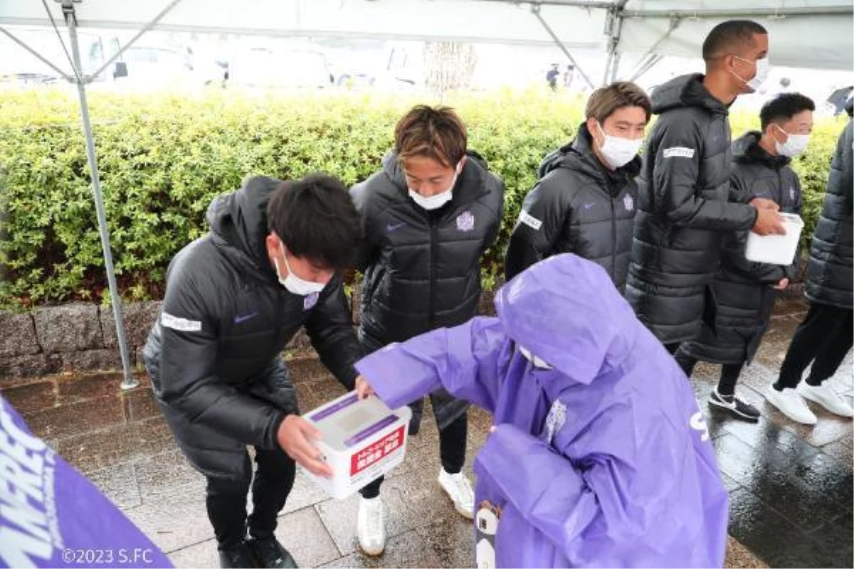 Japon ekibi Sanfrecce Hiroshima, depremzedeleri unutmadı