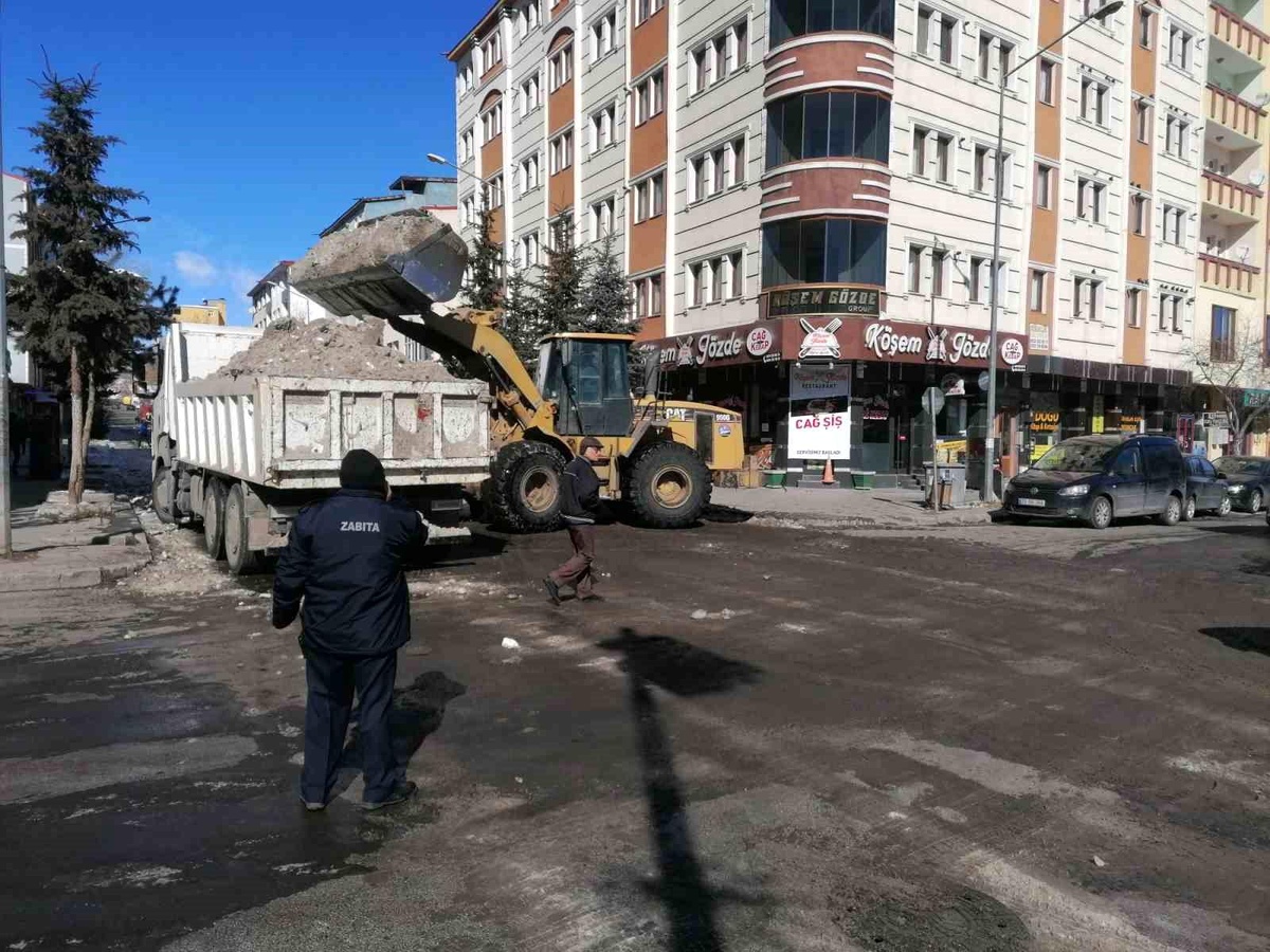 Kars\'ta belediyenin kar mücadelesi sürüyor