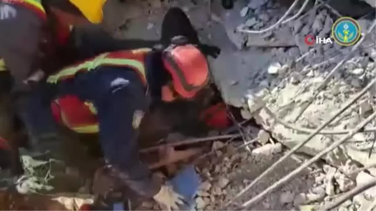 Kırgız ekip Hatay\'da 3 kişiyi enkazdan sağ olarak çıkardı
