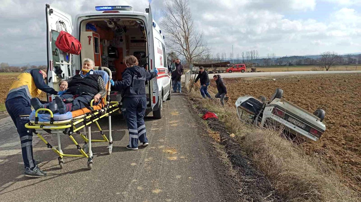 Kontrolden çıkan otomobil takla atıp tarlaya devrildi