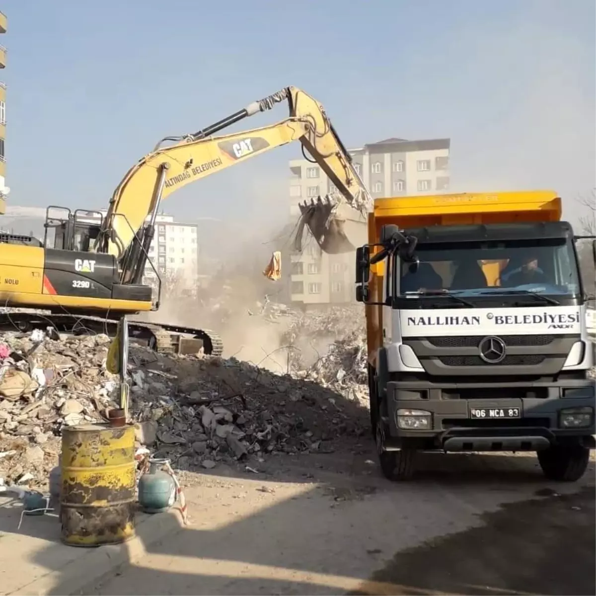 Nallıhan Belediyesi deprem bölgelerindeki çalışmalarını sürdürüyor