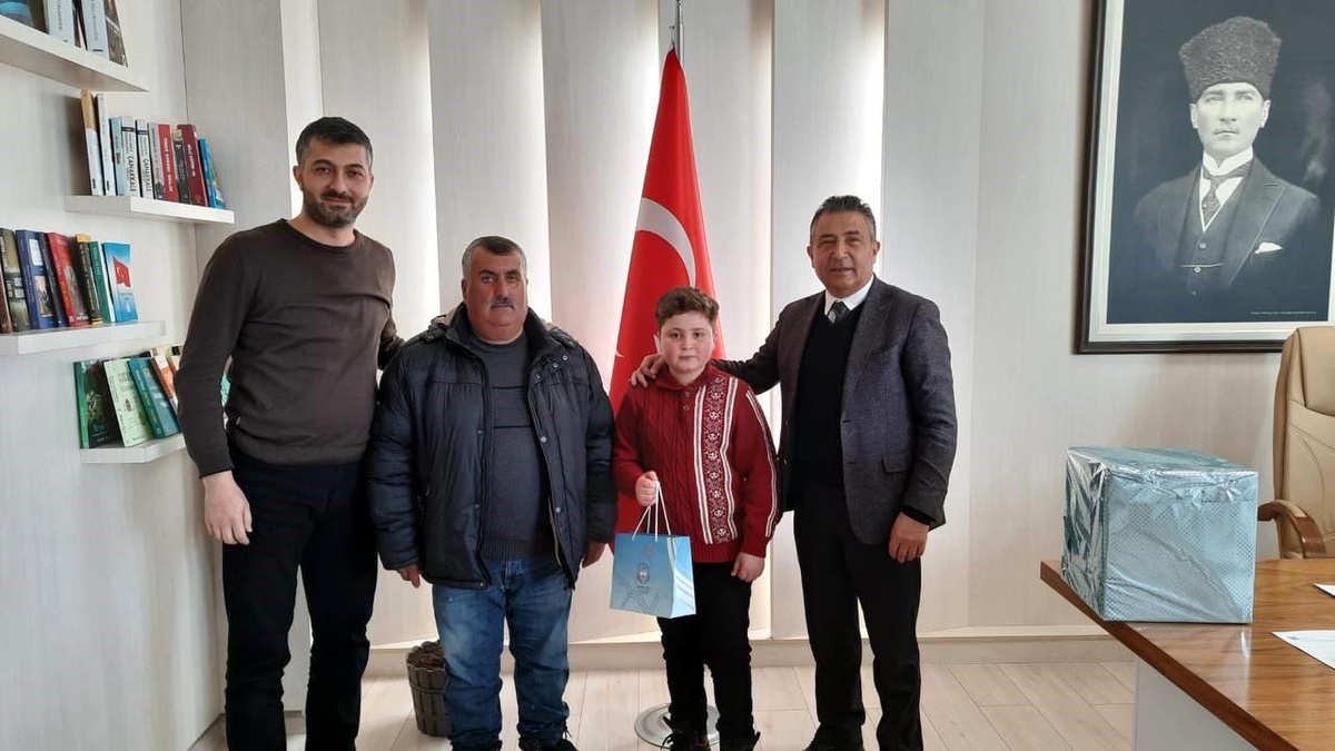 Öğrencilerden deprem bölgesine yardım kolisi