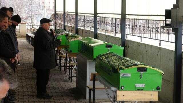 Astsubay ile öldürdüğü 4 kişinin cenazeleri toprağa verildi