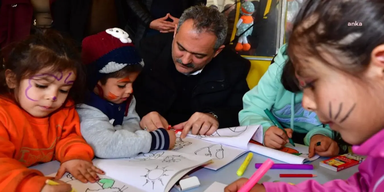 Bakan Özer: Depremden Etkilenen 10 İldeki Okullarla İlgili Kararı Yarın Açıklayacağız