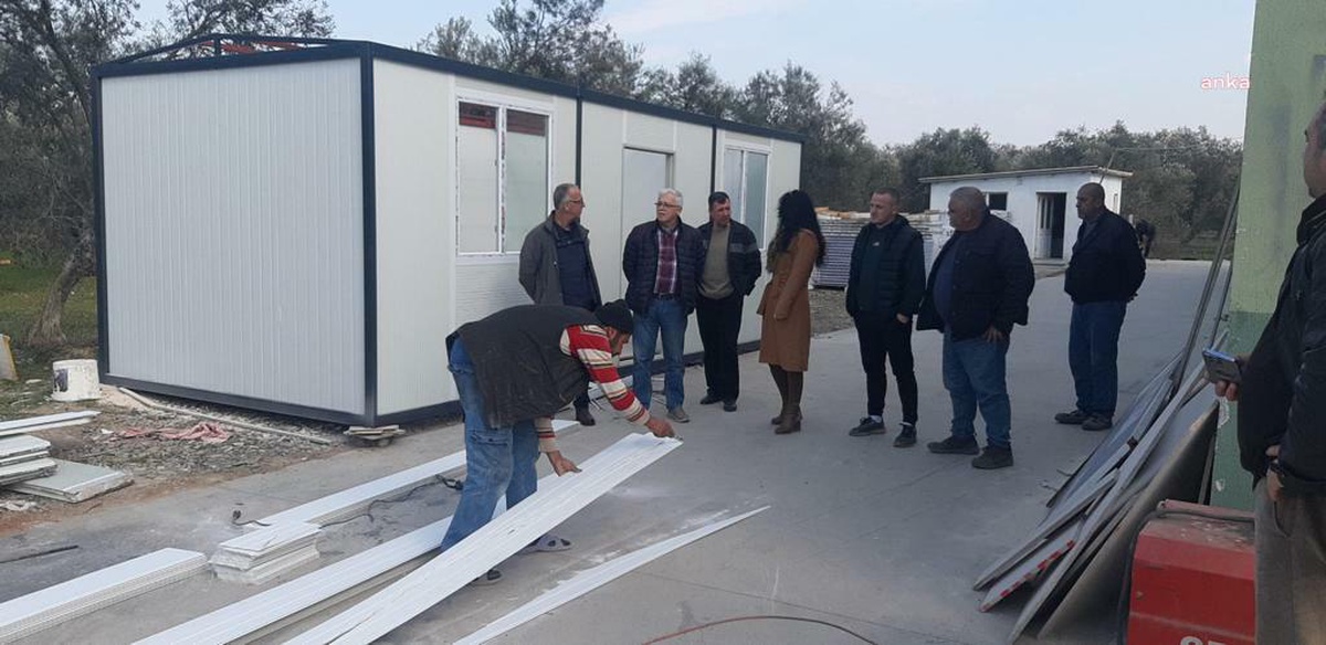 Burhaniye Belediyesi\'nin Afet Bölgesine Desteği Sürüyor
